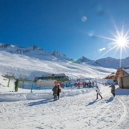 Au Soleil De 750m From - Happy